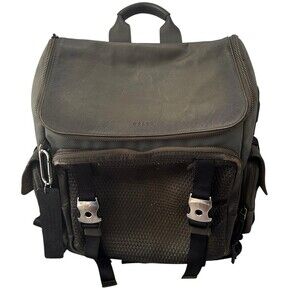 Vélez  Full Grain Green Leather Men's Large Backpack - Made in Colombia USB Cord